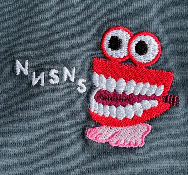 NNSNS EMBROIDERED JUMPING TEETH T-SHIRT STEEL